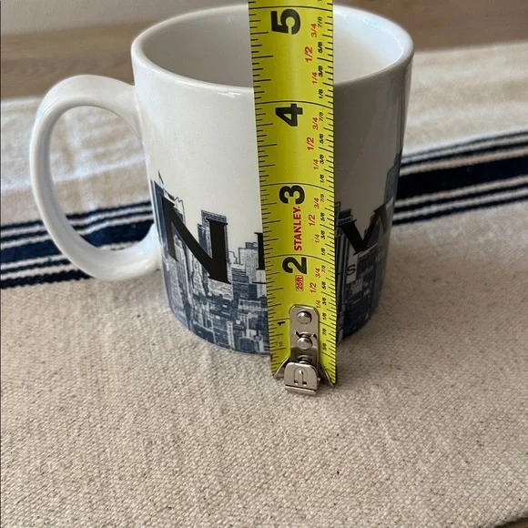 2005 Starbucks Skyline Series New York Mug